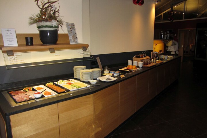 Breakfast/Coffee Service 33 of 48