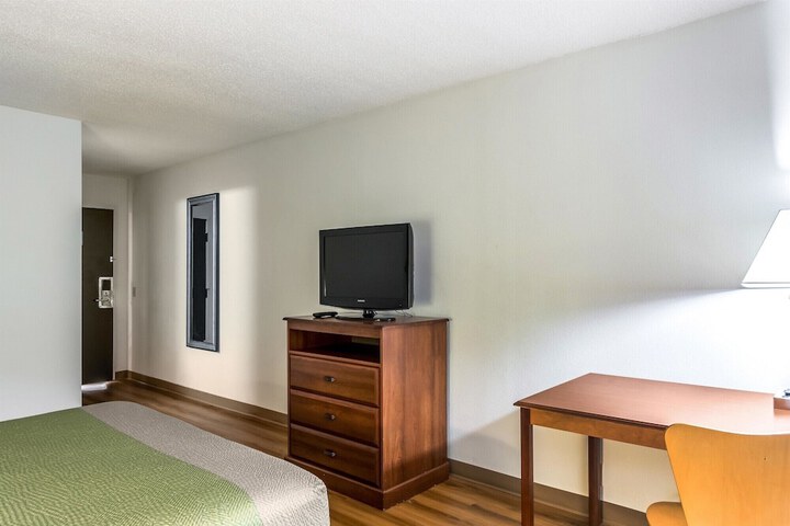 Room 8 of 42