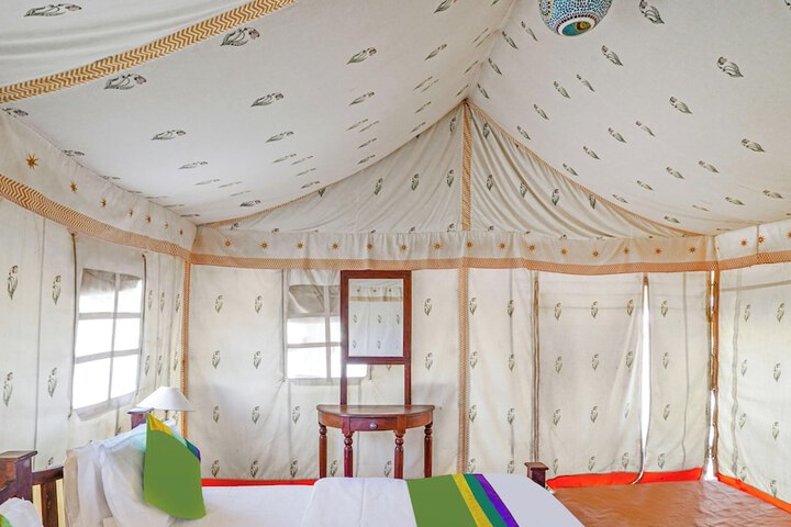 Room 4 of 50