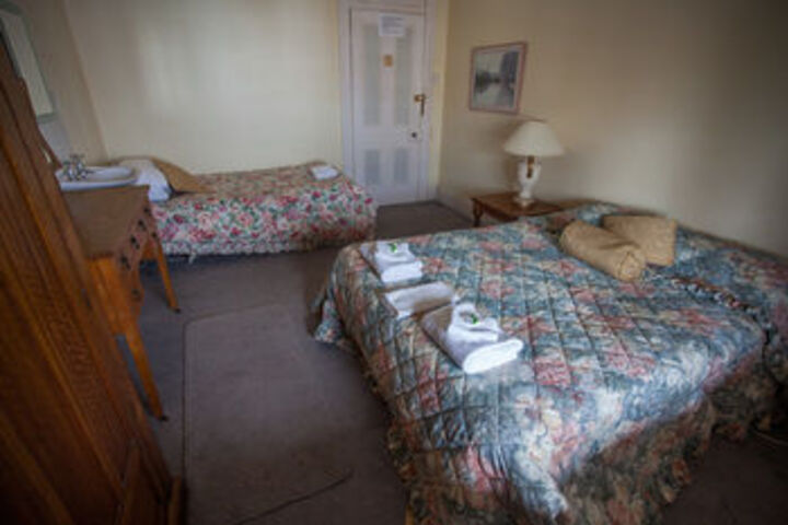 Room 11 of 32