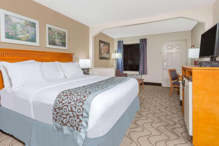 1 King Bed Accessible (4 of 12)