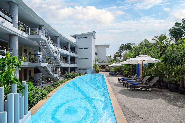 Pool 44 of 60
