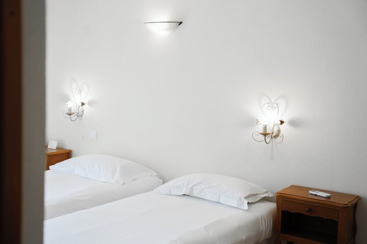 Room 11 of 32