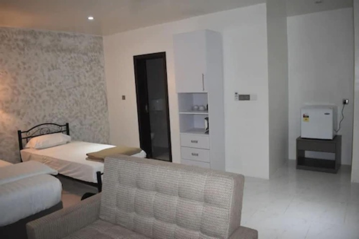 Room 14 of 37