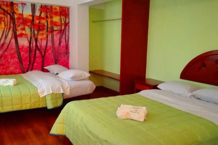 Room 9 of 28