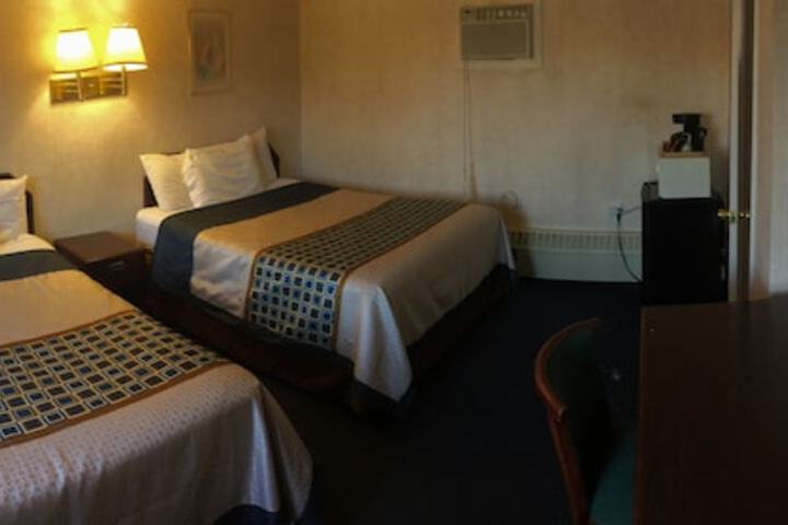 2 Double Beds (10 of 20)