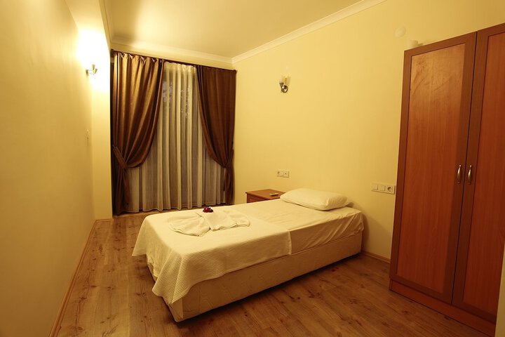 Room 4 of 41