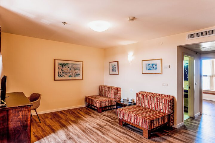 Room 14 of 45