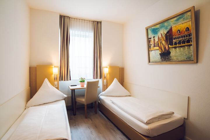Room 9 of 39