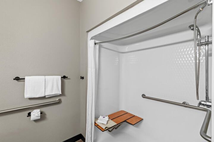 Room 28 of 37