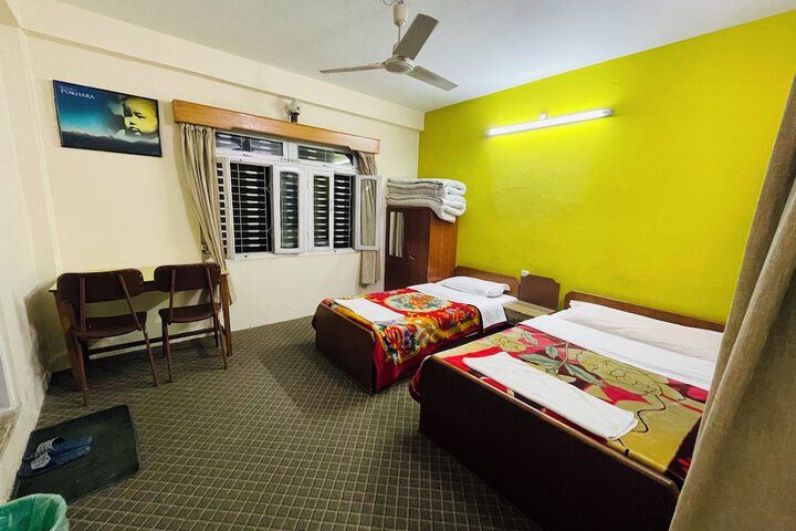 Room 9 of 34