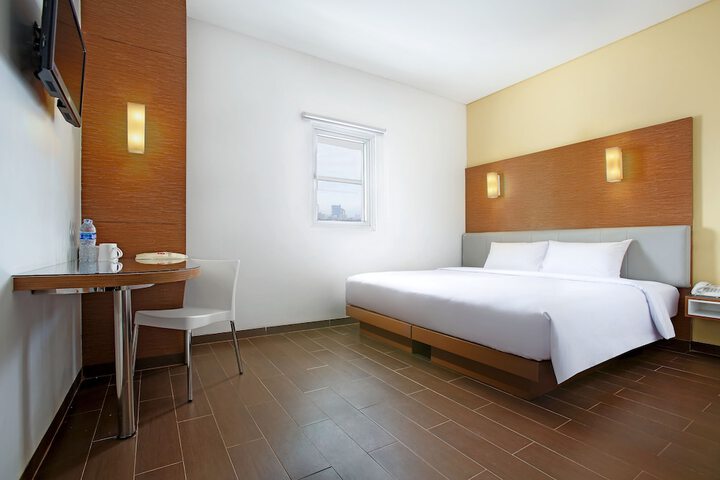 Room 6 of 28