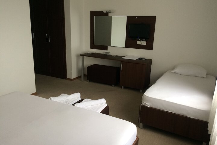 Room 11 of 34