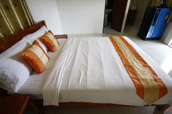 Room 6 of 19