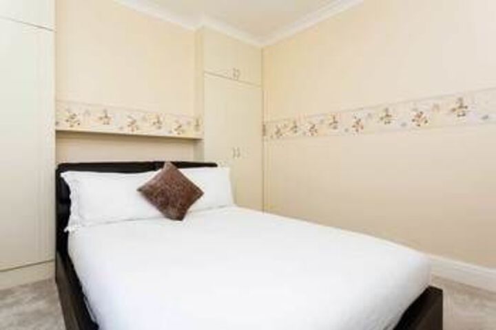 Room 11 of 25