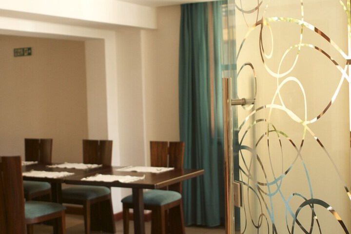 Dining 16 of 29