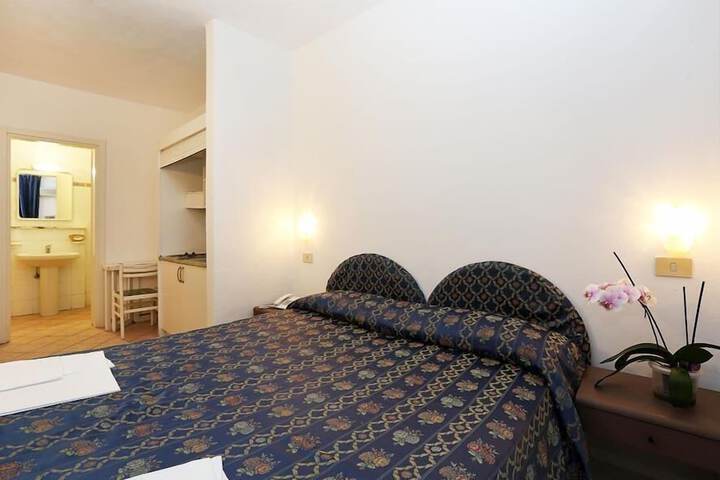 Room 8 of 30
