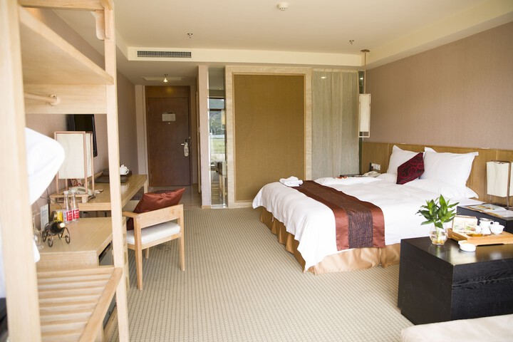 Room 11 of 40
