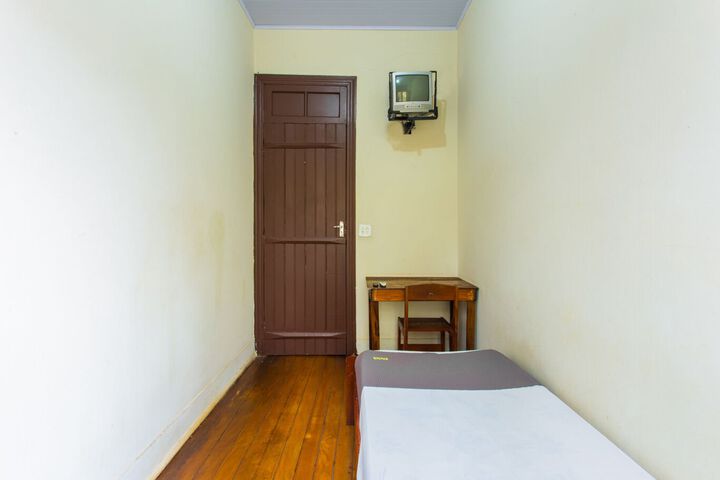 Room 100 of 123