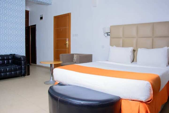 Room 17 of 46