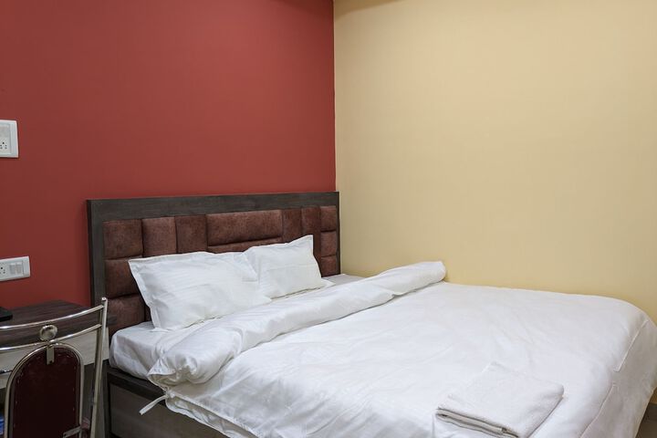 Room 6 of 15