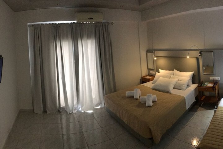 Room 12 of 52