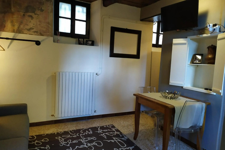 Room 5 of 16