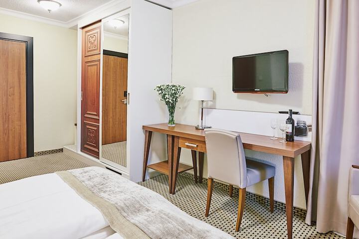 Room 9 of 71