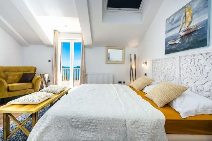 Room 2 of 23
