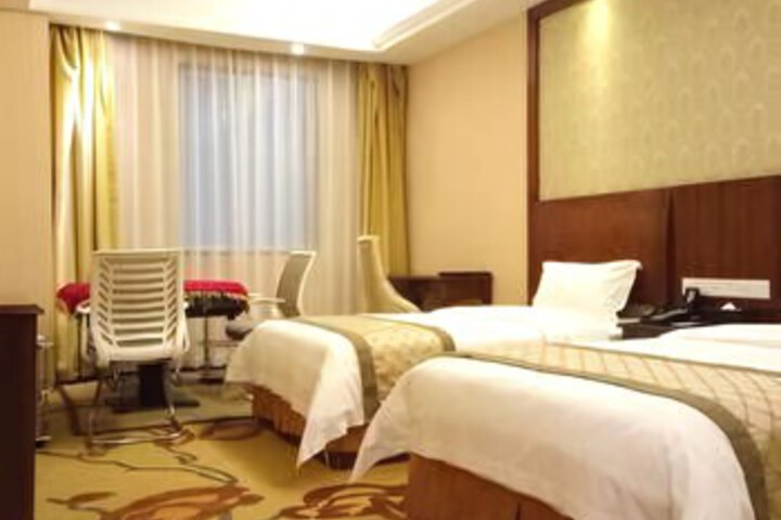 Room 5 of 8