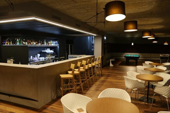 Lounge 11 of 20