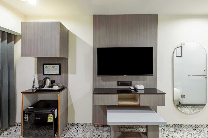 Room 13 of 30