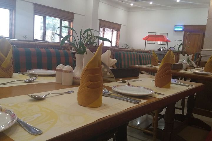 Dining 40 of 48