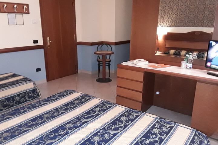 Room 11 of 36