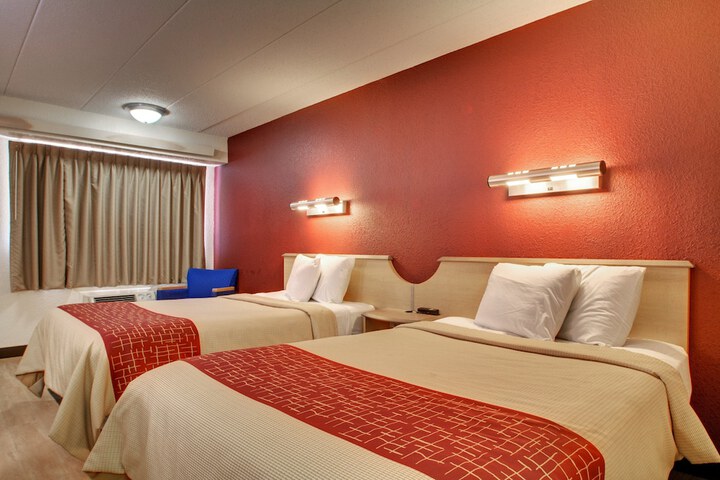 Standard Room, King or Two Doubles (3 of 7)