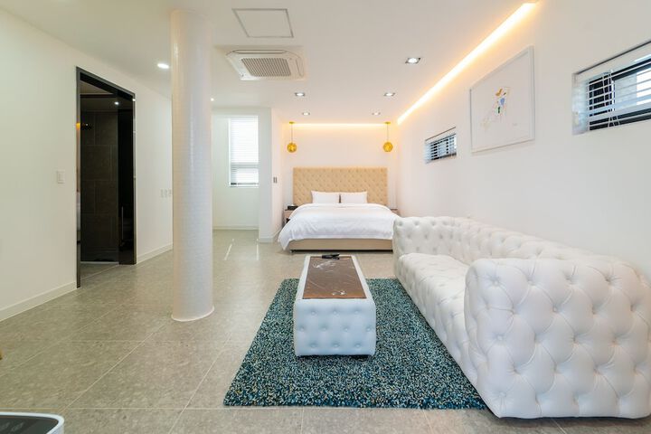 Room 19 of 60