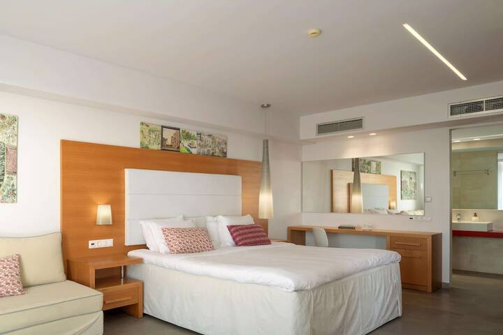 Room 87 of 152