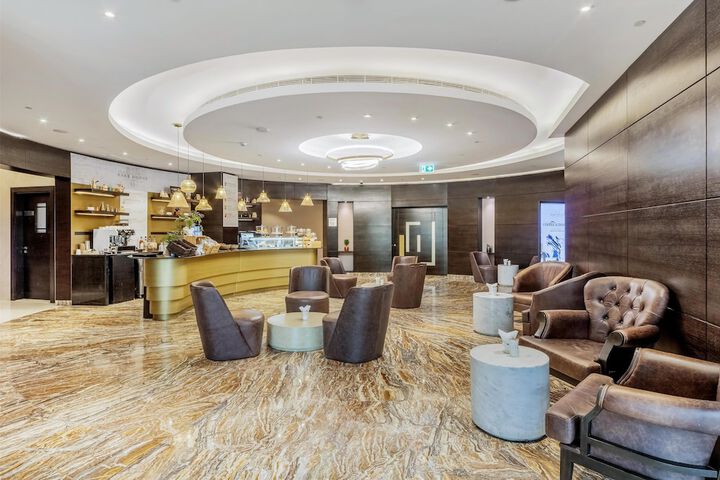 Lounge 182 of 260