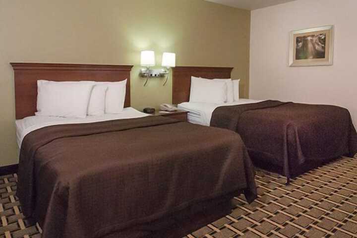 2 Double Beds (5 of 11)