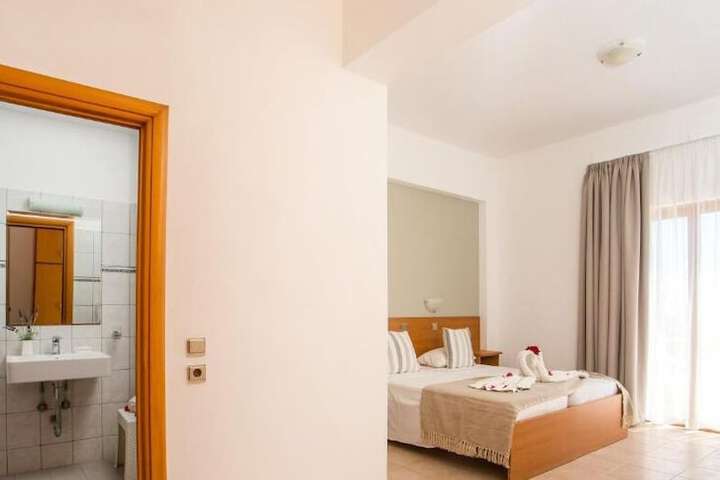 Room 6 of 19