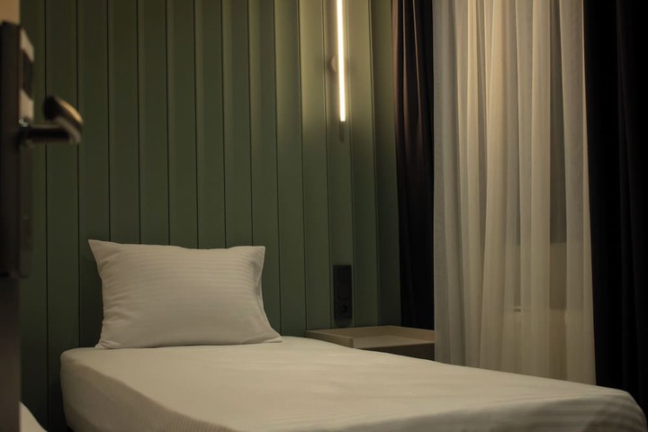 Room 9 of 27