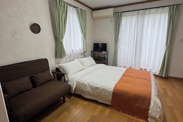 Room 8 of 35