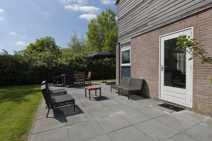 Welcoming Holiday Home in Grou Near River