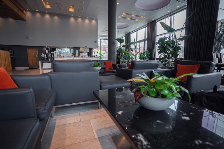 Lounge 221 of 260