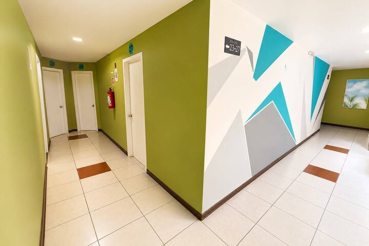 Ballroom/Hall 14 of 15
