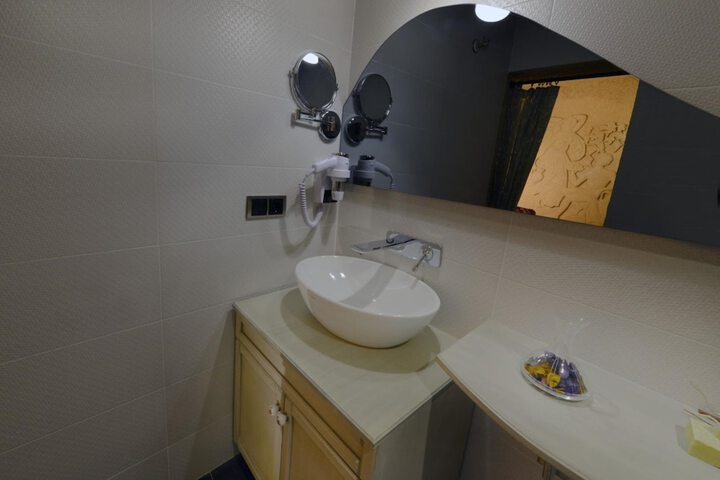 Room 85 of 103