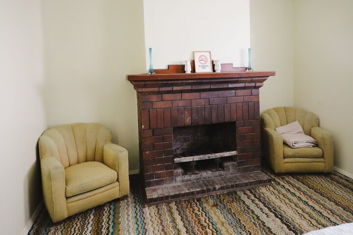 Room 4 of 37