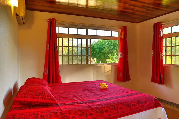 Room 4 of 16