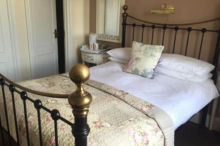 Room 2 of 45