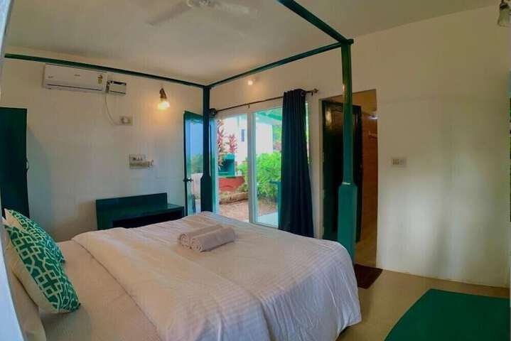 Room 4 of 6